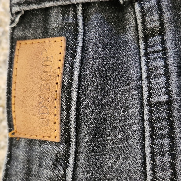 Judy Blue Jeans - Picture 2 of 11